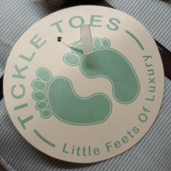 ❤ 🛍 4/$20 Tickle Toes wipe case and burp cloth - Picture 5 of 5